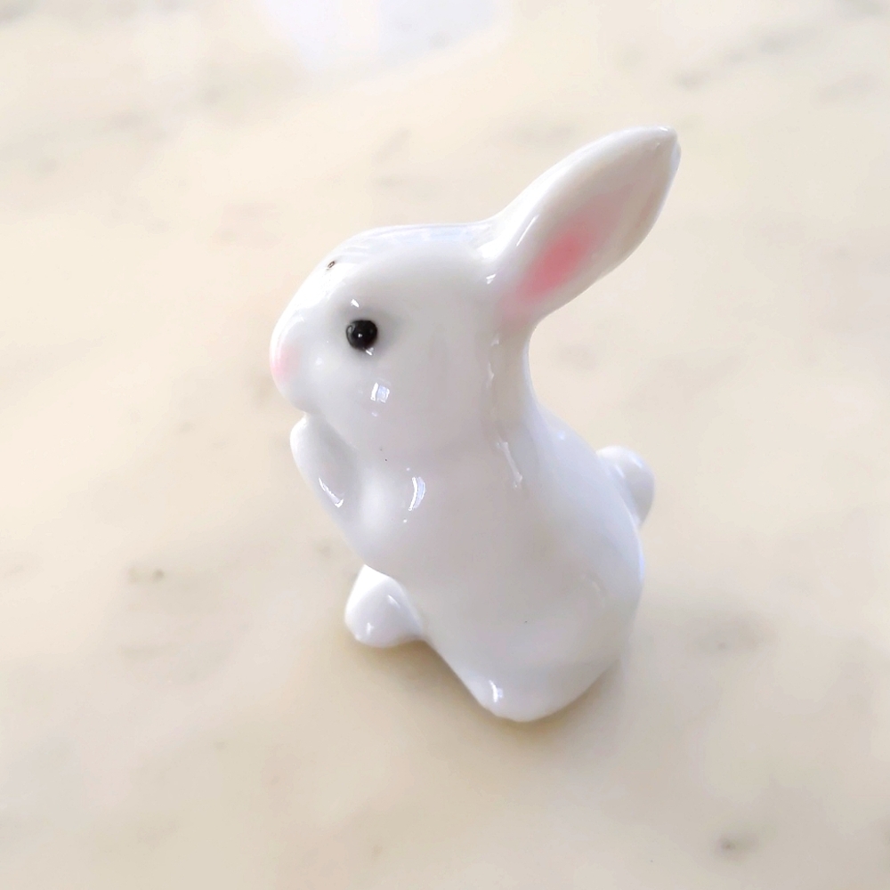 NWOT. Vintage Handmade Porcelain Ceramic Rabbit.